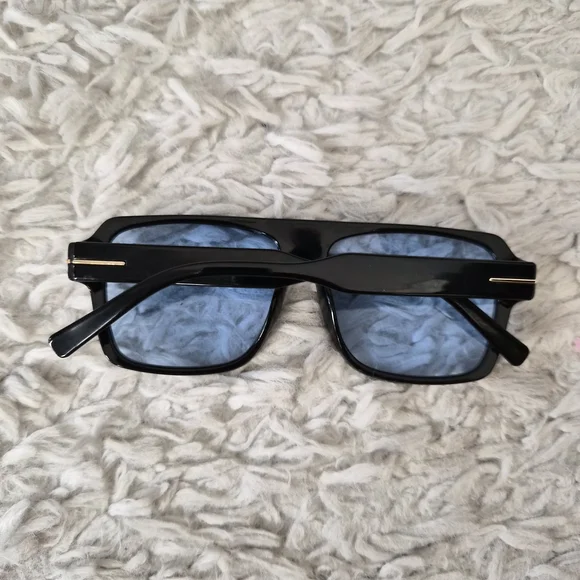 Black Square Flat Top Sunglasses with Blue Tint Lenses - Picture 4 of 11